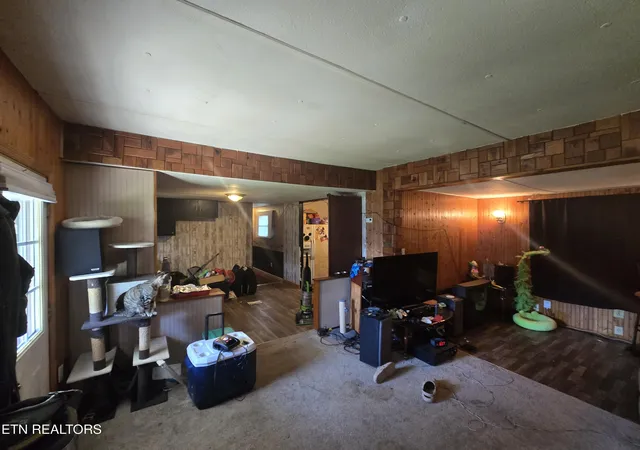 Photo 2 of Single family home for sale at 715 E Hemlock St, La Follette, TN 37766 | MLS# 1353862 | Listing updated on 2026-09-02