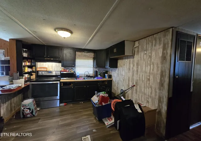 Photo 3 of Single family home for sale at 715 E Hemlock St, La Follette, TN 37766 | MLS# 1353862 | Listing updated on 2026-09-02