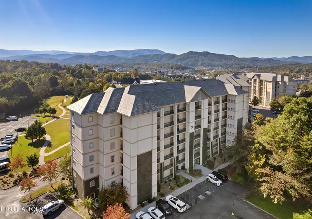 Photo 1 of Sale Pending at 124 Plaza Dr #UNIT 3704, Pigeon Forge, TN 37863 | MLS# 1353878 | Listing updated on 2026-09-13