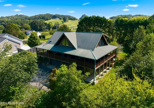 Photo 1 of Single family home for sale at 135 Marble Blf Dr, Kingston, TN 37763 | MLS# 1353887 | Listing updated on 2026-09-04