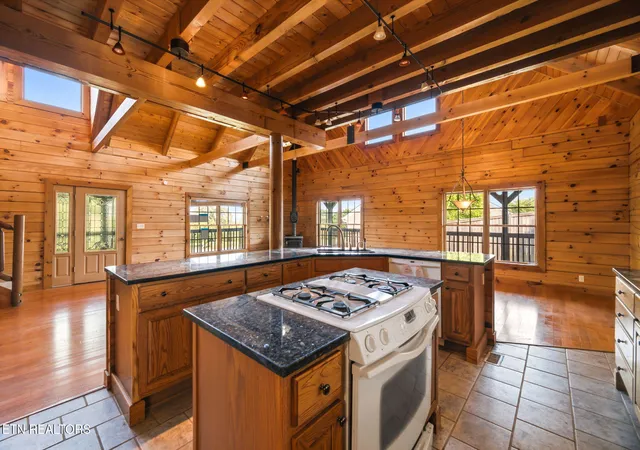 Photo 2 of Single family home for sale at 135 Marble Blf Dr, Kingston, TN 37763 | MLS# 1353887 | Listing updated on 2026-09-04