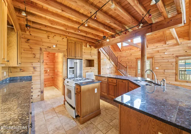 Photo 3 of Single family home for sale at 135 Marble Blf Dr, Kingston, TN 37763 | MLS# 1353887 | Listing updated on 2026-09-04