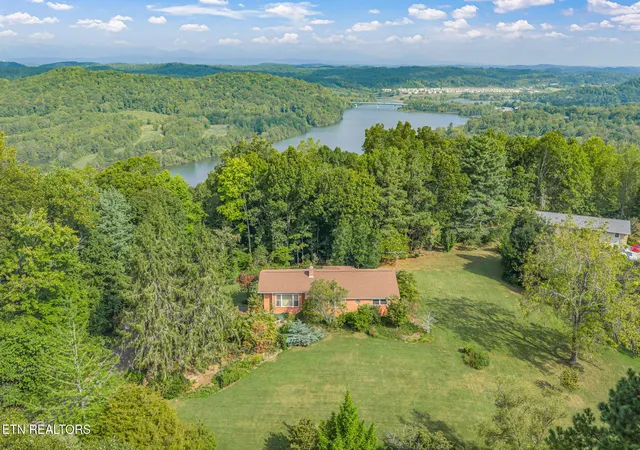 Photo 1 of Sale Pending at 4400 Clinch View Ln, Knoxville, TN 37931 | MLS# 1355804 | Listing updated on 2026-10-05