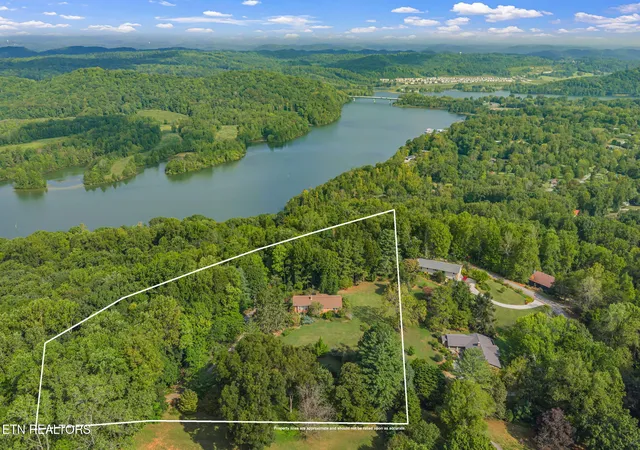 Photo 2 of Sale Pending at 4400 Clinch View Ln, Knoxville, TN 37931 | MLS# 1355804 | Listing updated on 2026-10-05
