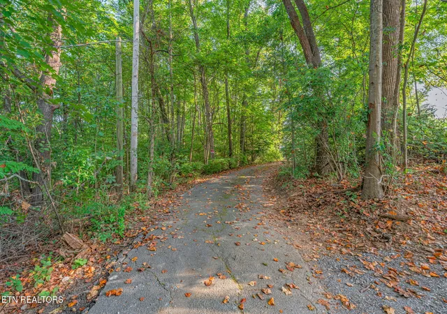 Photo 3 of Sale Pending at 4400 Clinch View Ln, Knoxville, TN 37931 | MLS# 1355804 | Listing updated on 2026-10-05