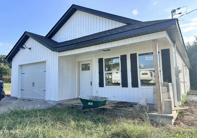 Photo 1 of Sale Pending at 541 Cherokee Ave, Clinton, TN 37716 | MLS# 1353904 | Listing updated on 2026-09-22