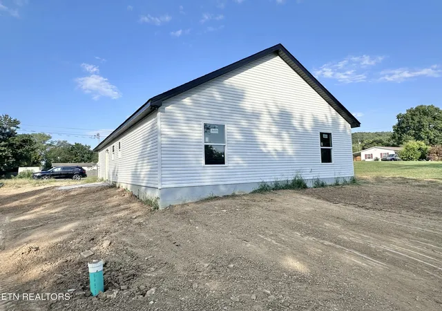 Photo 2 of Sale Pending at 541 Cherokee Ave, Clinton, TN 37716 | MLS# 1353904 | Listing updated on 2026-09-22