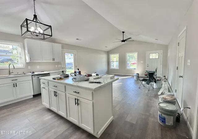 Photo 3 of Sale Pending at 541 Cherokee Ave, Clinton, TN 37716 | MLS# 1353904 | Listing updated on 2026-09-22
