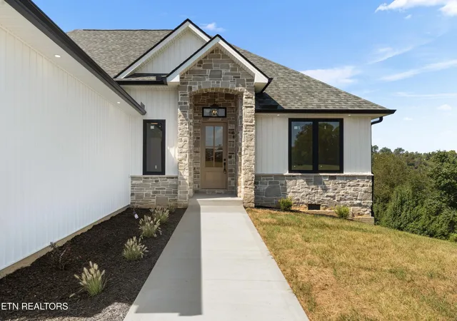 Photo 3 of Single family home for sale at 368 Marble Blf Dr, Kingston, TN 37763 | MLS# 1354177 | Listing updated on 2026-09-17