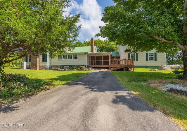 Photo 3 of Single family home for sale at 748 Martin Ml Pike, Rockford, TN 37853 | MLS# 1353980 | Listing updated on 2026-09-21