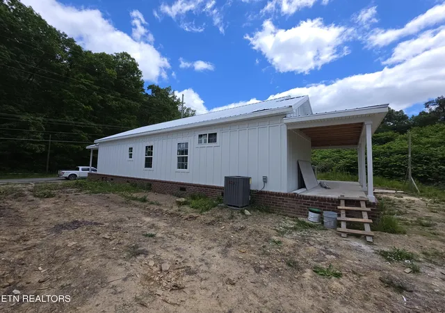 Photo 1 of Single family home for sale at 423 Roslyn Ave, Cumberland Gap, TN 37724 | MLS# 1353913 | Listing updated on 2026-09-01