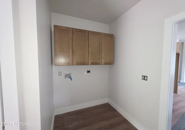 Photo 9 of Single family home for sale at 423 Roslyn Ave, Cumberland Gap, TN 37724 | MLS# 1353913 | Listing updated on 2026-09-01