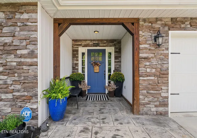 Photo 2 of Sale Pending at 6913 Harvest Grv Ln, Knoxville, TN 37918 | MLS# 1354773 | Listing updated on 2026-09-13