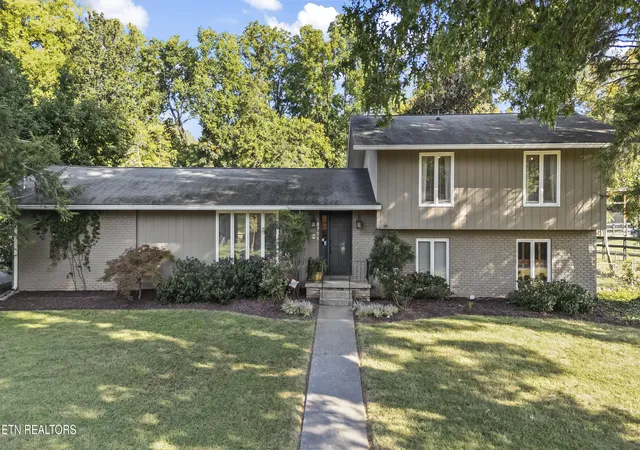 Photo 1 of Sale Pending at 8705 Wimbledon Dr, Knoxville, TN 37923 | MLS# 1353925 | Listing updated on 2026-09-08