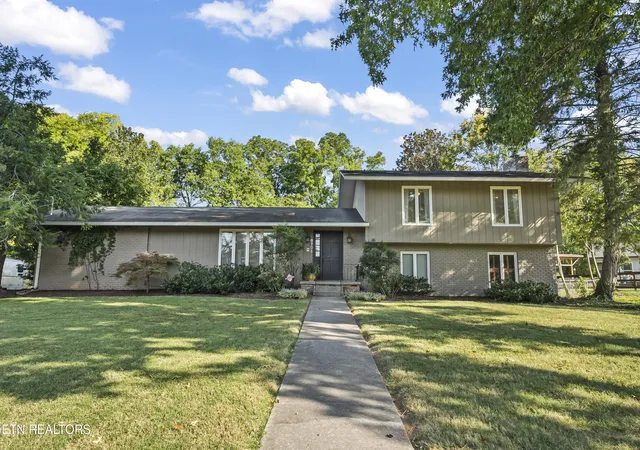 Photo 2 of Sale Pending at 8705 Wimbledon Dr, Knoxville, TN 37923 | MLS# 1353925 | Listing updated on 2026-09-08