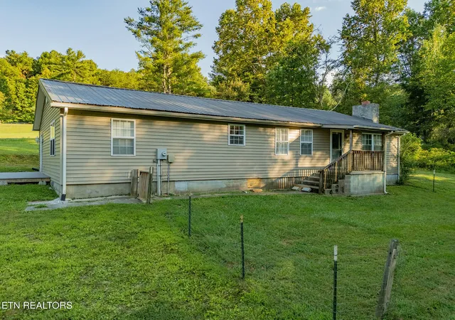 Photo 2 of Single family home for sale at 375 Snow Hl Rd, Oakdale, TN 37829 | MLS# 1354091 | Listing updated on 2026-09-04