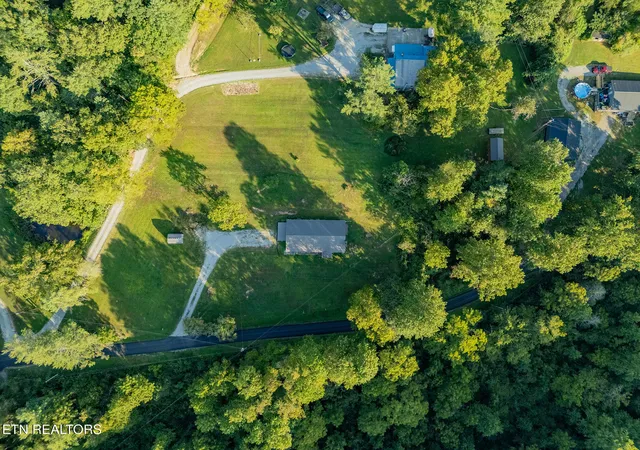 Photo 3 of Single family home for sale at 375 Snow Hl Rd, Oakdale, TN 37829 | MLS# 1354091 | Listing updated on 2026-09-04