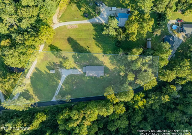 Photo 3 of Single family home for sale at 375 Snow Hl Rd, Oakdale, TN 37829 | MLS# 1354091 | Listing updated on 2026-09-04