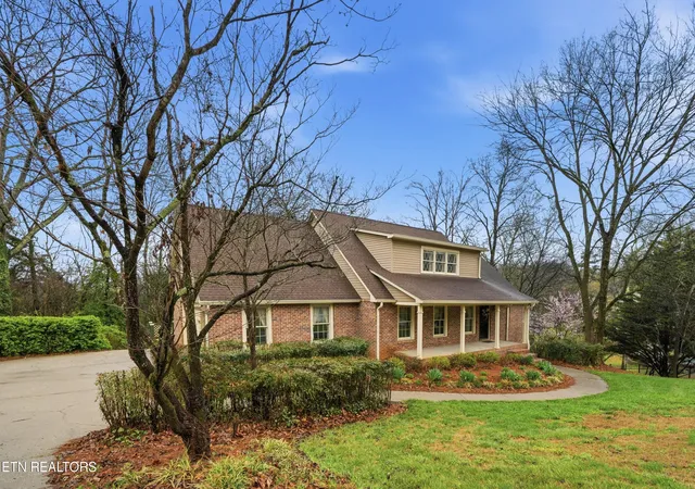 Photo 2 of Sale Pending at 11012 Crosswind Dr, Farragut, TN 37934 | MLS# 1353915 | Listing updated on 2026-09-06