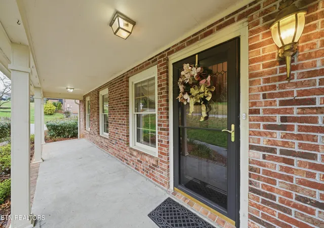 Photo 3 of Sale Pending at 11012 Crosswind Dr, Farragut, TN 37934 | MLS# 1353915 | Listing updated on 2026-09-06