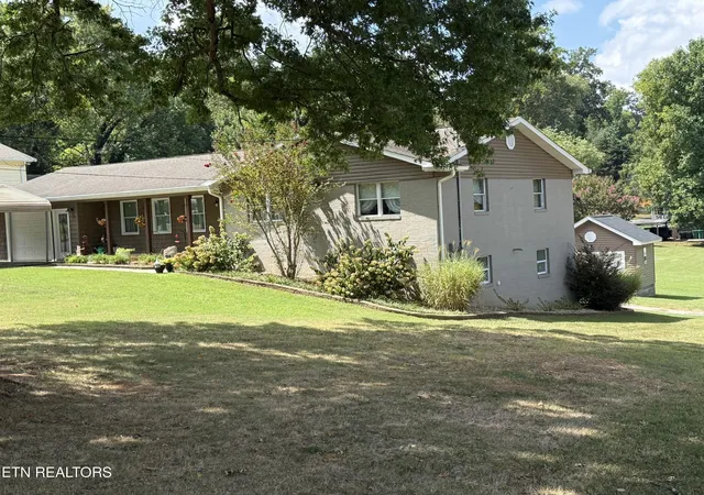 Photo 1 of Single family home for sale at 627 Greenwood Dr, Maryville, TN 37803 | MLS# 1354161 | Listing updated on 2026-09-04