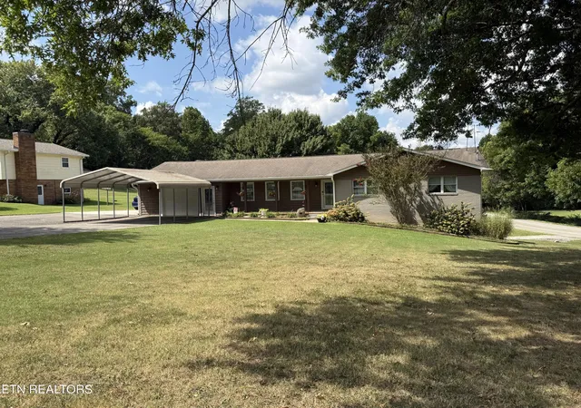 Photo 3 of Single family home for sale at 627 Greenwood Dr, Maryville, TN 37803 | MLS# 1354161 | Listing updated on 2026-09-04