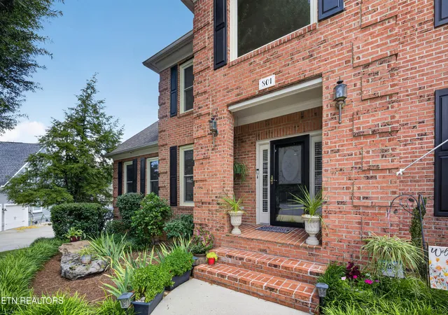 Photo 3 of Sale Pending at 801 Hansmore Pl, Knoxville, TN 37919 | MLS# 1353920 | Listing updated on 2026-09-12