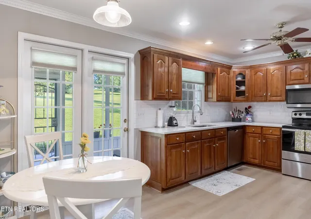 Listing Photo 4 - Condo for sale in building located at 304 Fairway Dr, Athens, TN 37303
