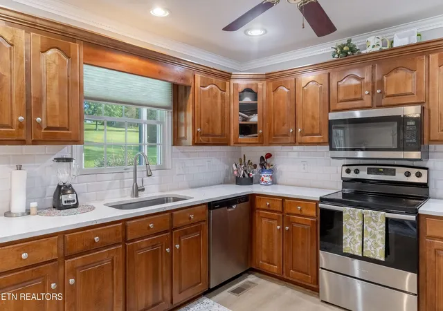 Listing Photo 5 - Condo for sale in building located at 304 Fairway Dr, Athens, TN 37303