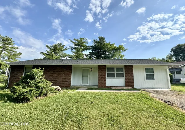 Photo 1 of Single family home for sale at 1617 Henrietta Ave, Knoxville, TN 37915 | MLS# 1354012 | Listing updated on 2026-09-01