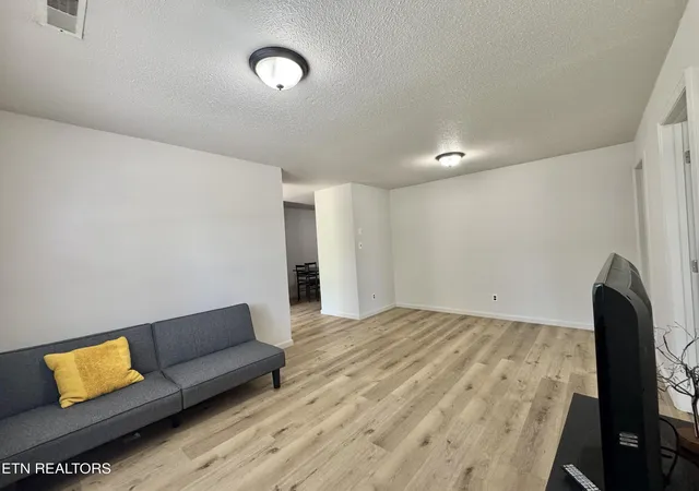 Photo 3 of Single family home for sale at 1617 Henrietta Ave, Knoxville, TN 37915 | MLS# 1354012 | Listing updated on 2026-09-01