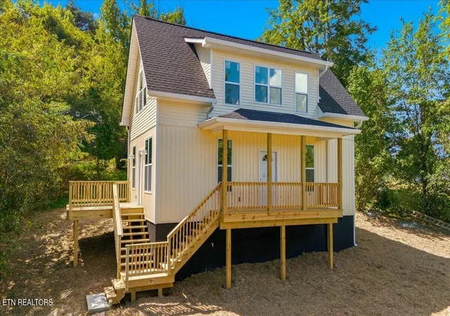 Photo 1 of Single family home for sale at 230 Leslie St, Harriman, TN 37748 | MLS# 1353959 | Listing updated on 2026-09-15