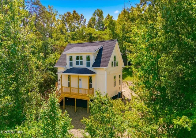Photo 2 of Single family home for sale at 230 Leslie St, Harriman, TN 37748 | MLS# 1353959 | Listing updated on 2026-09-15