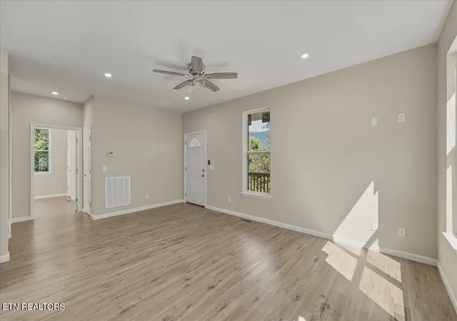 Photo 3 of Single family home for sale at 230 Leslie St, Harriman, TN 37748 | MLS# 1353959 | Listing updated on 2026-09-15