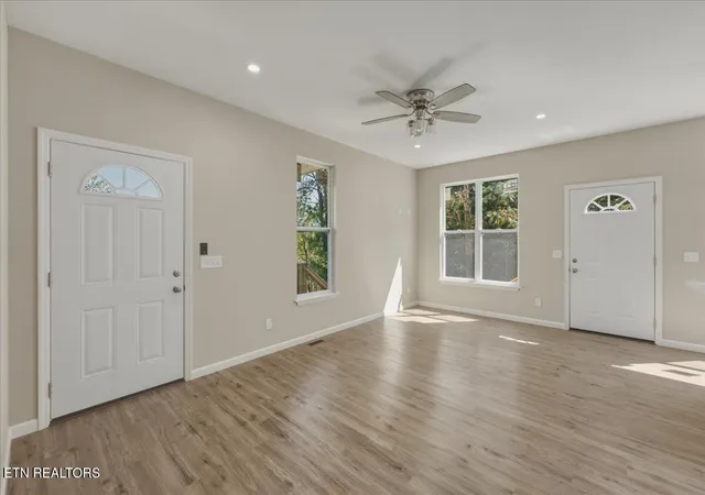 Photo 3 of Single family home for sale at 230 Leslie St, Harriman, TN 37748 | MLS# 1353959 | Listing updated on 2026-09-15