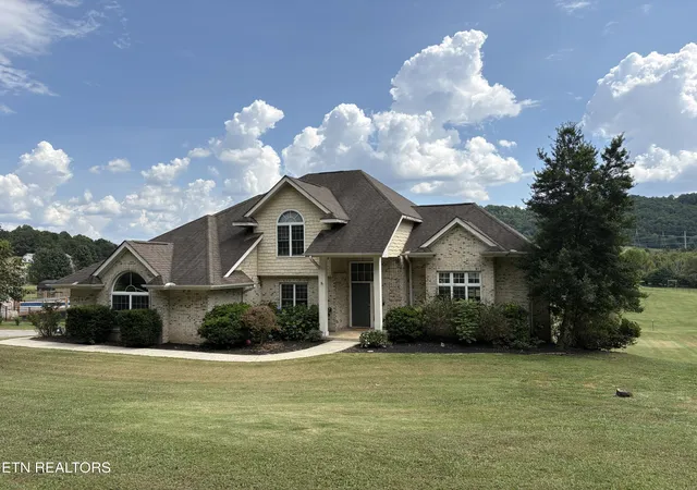 Photo 2 of Single family home for sale at 1269 Swan Pond Cir Rd, Harriman, TN 37748 | MLS# 1353923 | Listing updated on 2026-09-23