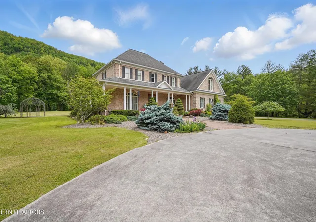 Photo 2 of Single family home for sale at 6005 Powell Valley Rd, Big Stone Gap, VA 24219 | MLS# 1353927 | Listing updated on 2026-09-01