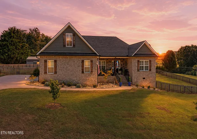 Photo 1 of Single family home for sale at 5004 Candlewood Ct, Maryville, TN 37804 | MLS# 1355512 | Listing updated on 2026-09-25