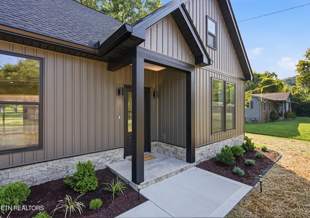 Photo 3 of Single family home for sale at 5318 Aubrey Ln, Knoxville, TN 37912 | MLS# 1354040 | Listing updated on 2026-09-02