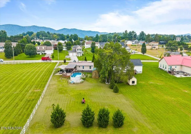 Photo 4 of Sale Pending at 1349 Towe String Rd, Jacksboro, TN 37757 | MLS# 1353985 | Listing updated on 2026-09-02