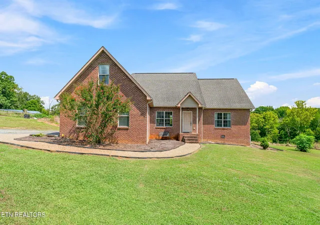 Photo 1 of Single family home for sale at 427 Hardin Rd, Kodak, TN 37764 | MLS# 1353954 | Listing updated on 2026-09-02