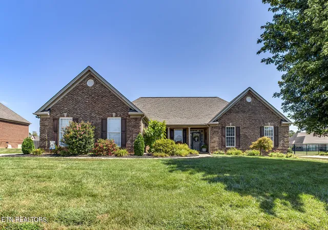 Photo 1 of Sale Pending at 253 E Port Dr, Lenoir City, TN 37772 | MLS# 1353960 | Listing updated on 2026-09-19