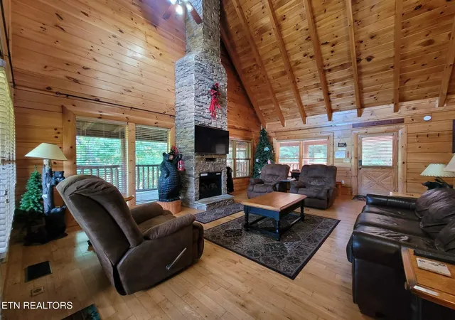 Photo 3 of Single family home for sale at 2060 Bear Hvn Way, Sevierville, TN 37876 | MLS# 1353969 | Listing updated on 2026-09-01