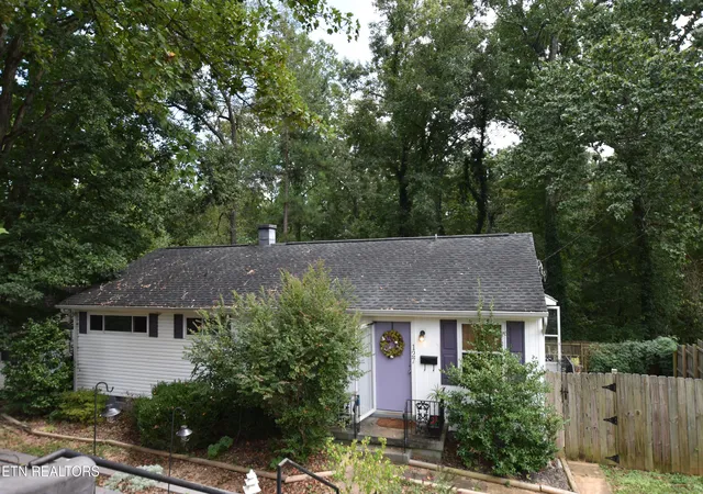 Photo 1 of Single family home for sale at 127 Amherst Ln, Oak Ridge, TN 37830 | MLS# 1354017 | Listing updated on 2026-09-01