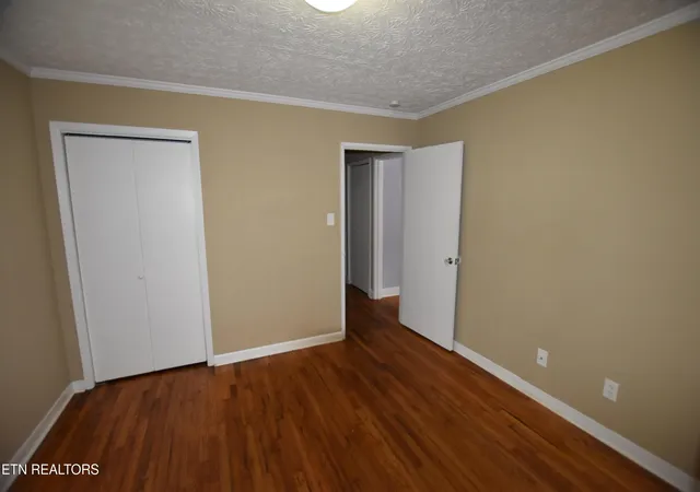 Photo 3 of Single family home for sale at 127 Amherst Ln, Oak Ridge, TN 37830 | MLS# 1354017 | Listing updated on 2026-09-01