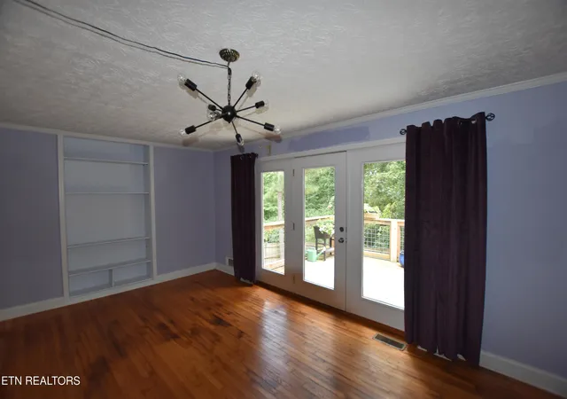 Photo 3 of Single family home for sale at 127 Amherst Ln, Oak Ridge, TN 37830 | MLS# 1354017 | Listing updated on 2026-09-01