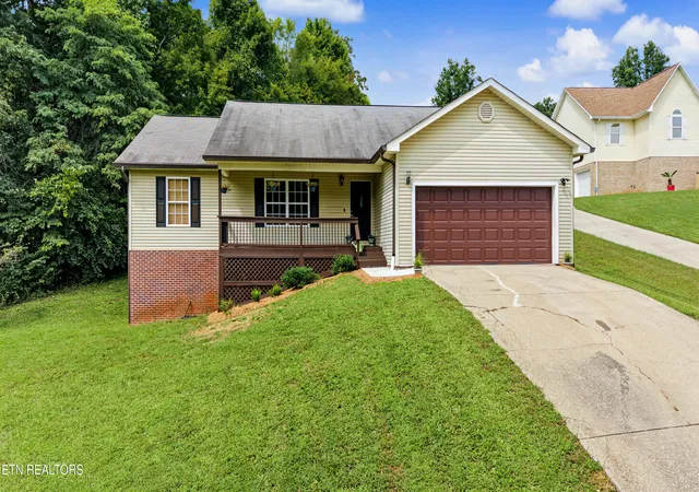 Photo 1 of Single family home for sale at 1015 N Old Grey Ridge Rd, Maryville, TN 37801 | MLS# 1355149 | Listing updated on 2026-09-18