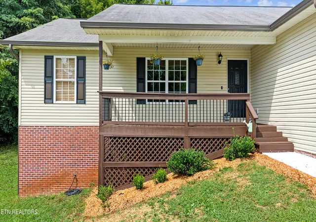Photo 4 of Single family home for sale at 1015 N Old Grey Ridge Rd, Maryville, TN 37801 | MLS# 1355149 | Listing updated on 2026-09-18