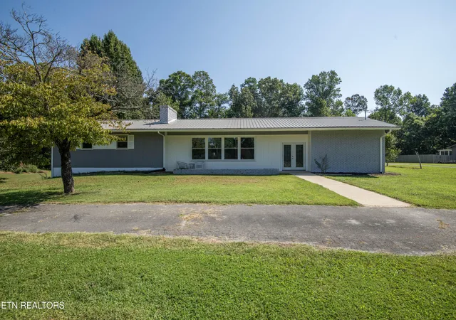 Photo 2 of Single family home for sale at 940 Riley Dr, Lenoir City, TN 37771 | MLS# 1354173 | Listing updated on 2026-09-14