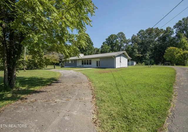 Photo 3 of Single family home for sale at 940 Riley Dr, Lenoir City, TN 37771 | MLS# 1354173 | Listing updated on 2026-09-14